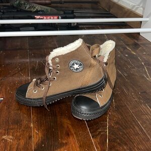 NWOT  hight top converse